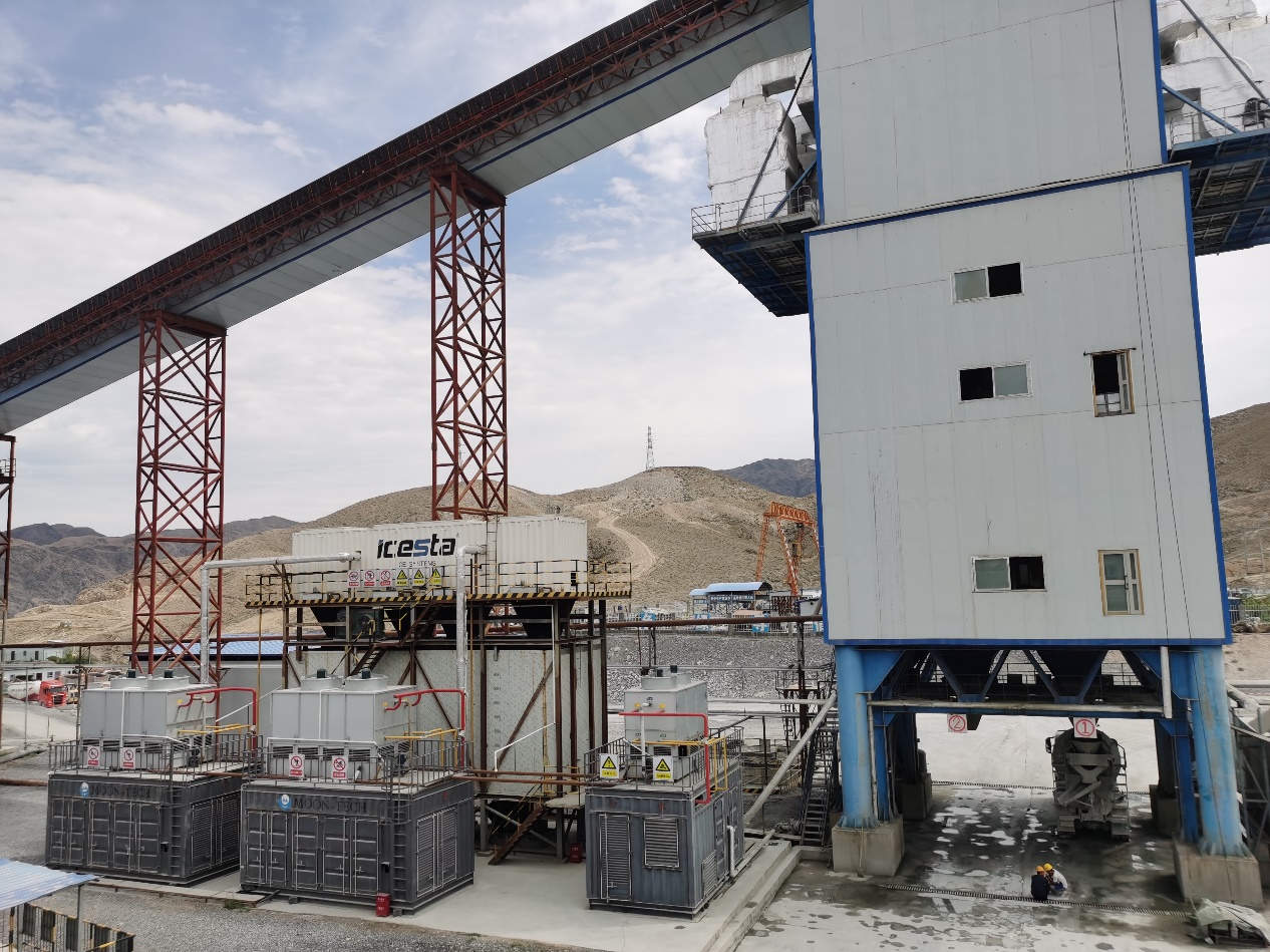 Xinjiang 160 toneladas Flake Ice Plant & 50 toneladas de contenedor de almacenamiento y sistema automático de entrega de hielo